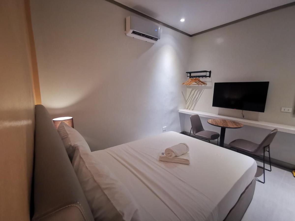 Yes Hotel Imus Cavite Buitenkant foto