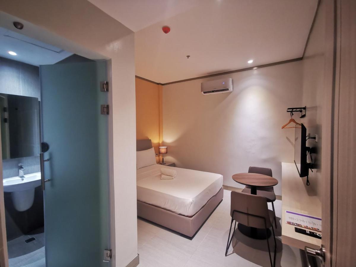 Yes Hotel Imus Cavite Buitenkant foto