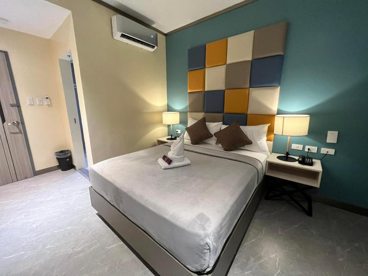 Yes Hotel Imus Cavite Buitenkant foto